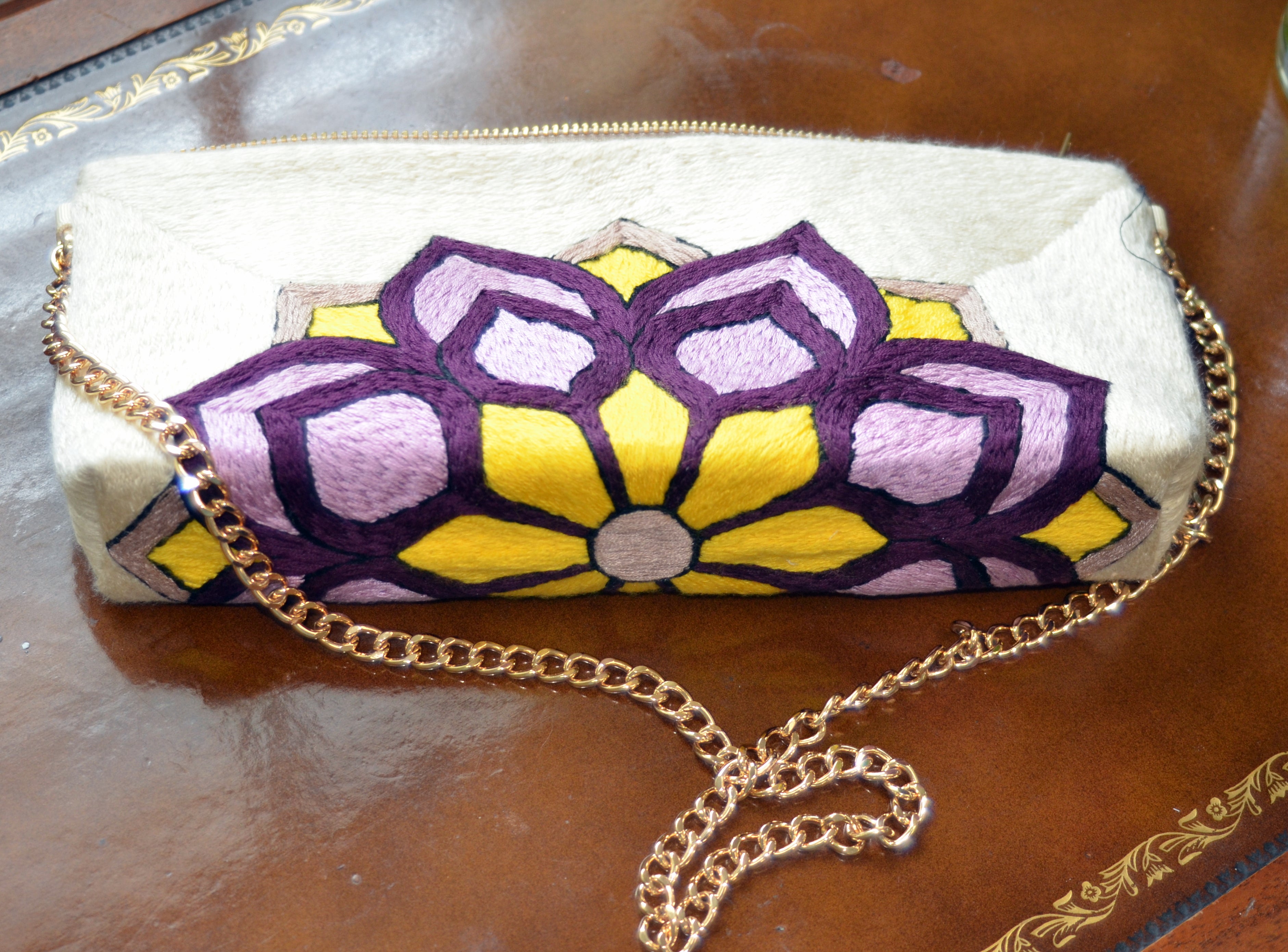 Clutch Purse (Off White_